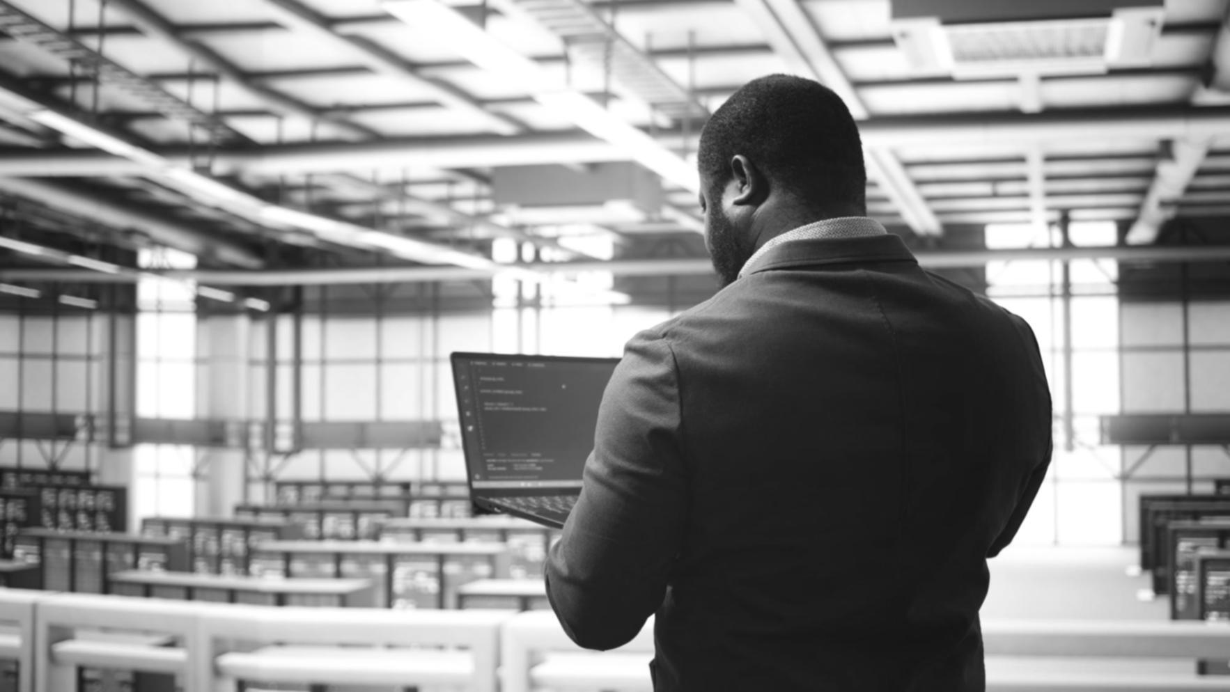 Studenti al lavoro su progetti di monetizzazione mobile